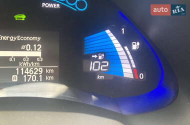 Хэтчбек Nissan Leaf 2012 в 