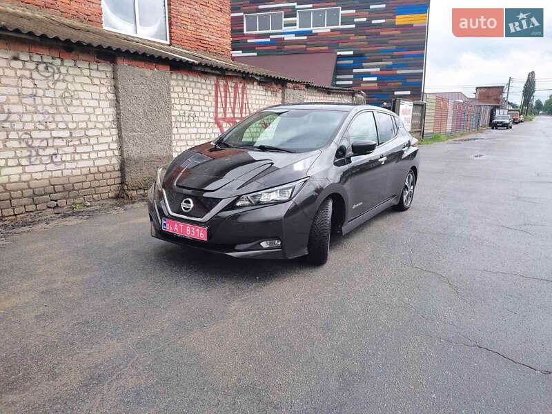Хэтчбек Nissan Leaf 2018 в Звягеле