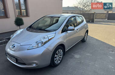 Хэтчбек Nissan Leaf 2016 в 