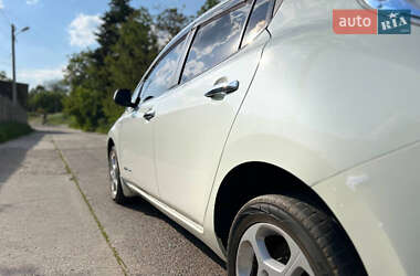Хэтчбек Nissan Leaf 2011 в 