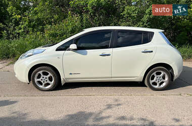 Хэтчбек Nissan Leaf 2011 в 