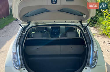 Хэтчбек Nissan Leaf 2011 в 