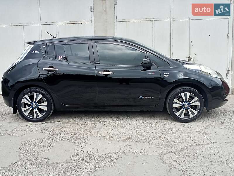 Хэтчбек Nissan Leaf 2016 в Одессе