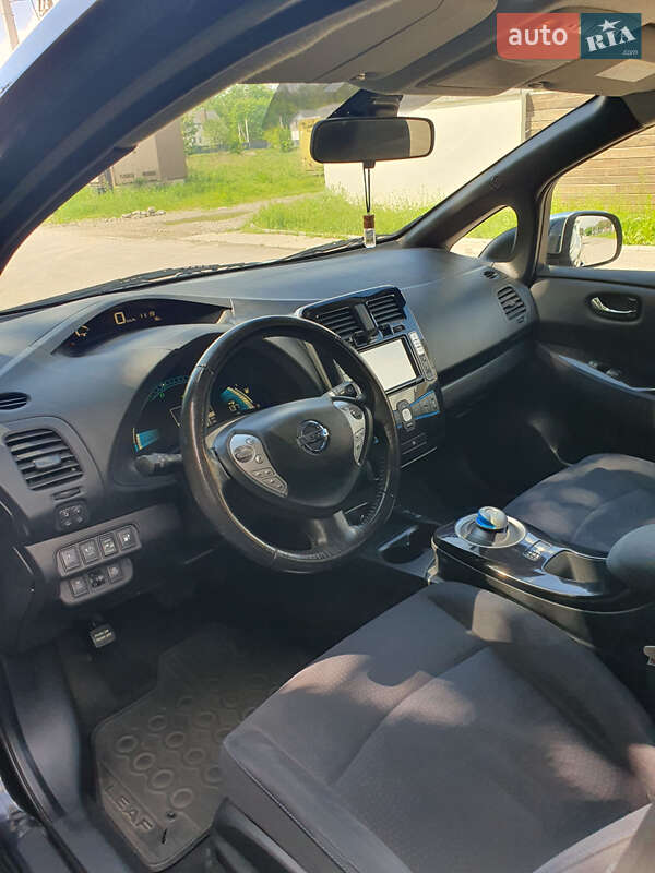 Хетчбек Nissan Leaf 2014 в Горі