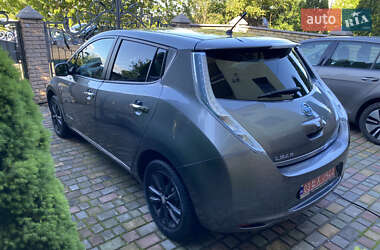 Хэтчбек Nissan Leaf 2014 в 
