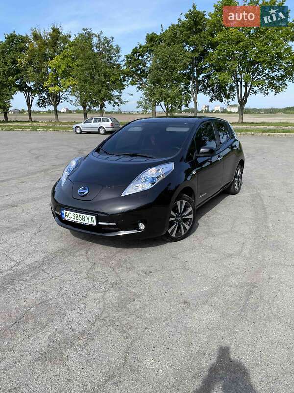 Хэтчбек Nissan Leaf 2015 в 