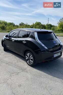 Хэтчбек Nissan Leaf 2015 в 