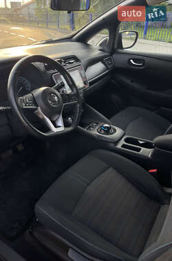 Хэтчбек Nissan Leaf 2021 в 