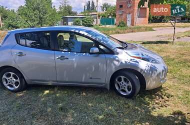 Хэтчбек Nissan Leaf 2012 в 