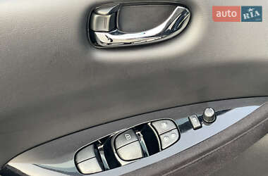 Хэтчбек Nissan Leaf 2014 в 