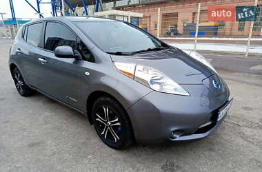 Хэтчбек Nissan Leaf 2014 в 