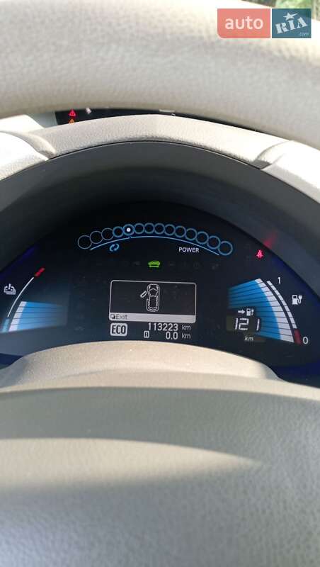 Хэтчбек Nissan Leaf 2011 в Сарнах
