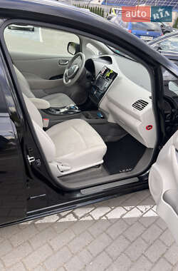 Хэтчбек Nissan Leaf 2012 в 