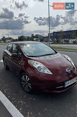 Хэтчбек Nissan Leaf 2015 в 