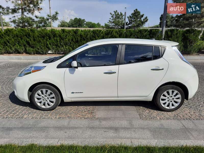 Хетчбек Nissan Leaf 2013 в Дніпрі