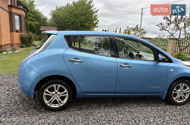 Хэтчбек Nissan Leaf 2012 в 