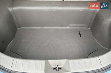 Хэтчбек Nissan Leaf 2012 в 