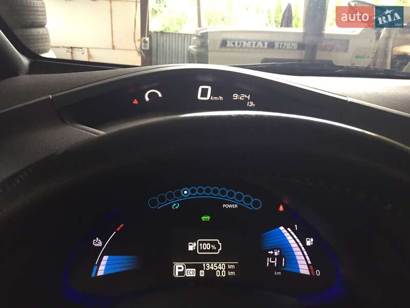 Хэтчбек Nissan Leaf 2013 в 