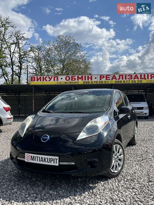 Хэтчбек Nissan Leaf 2013 в 