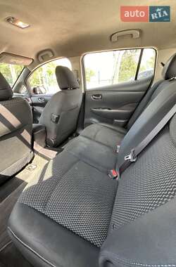 Хэтчбек Nissan Leaf 2013 в 
