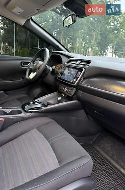 Хетчбек Nissan Leaf 2020 в 