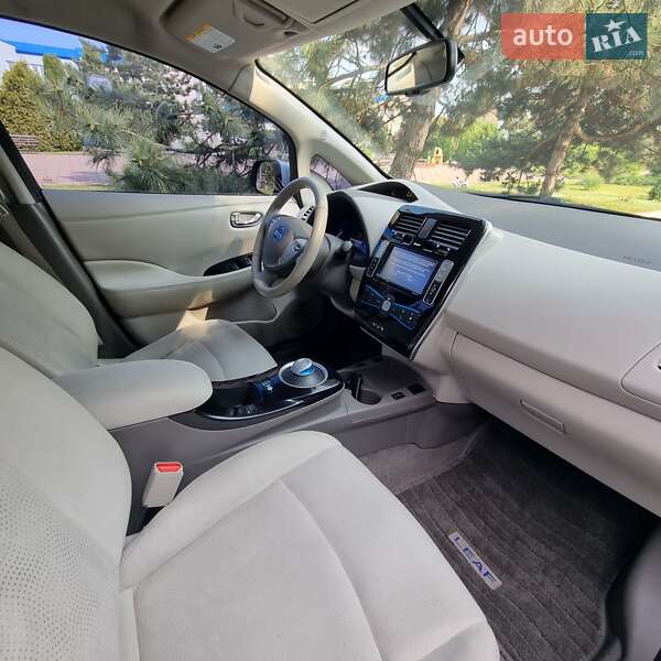 Хетчбек Nissan Leaf 2015 в Кам'янському