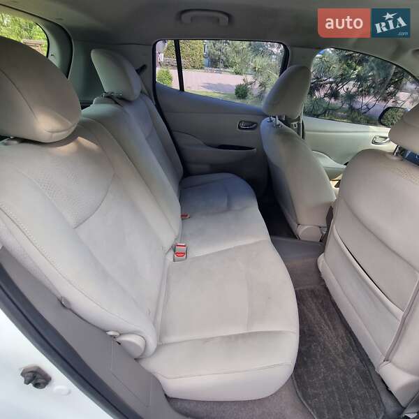 Хетчбек Nissan Leaf 2015 в Кам'янському