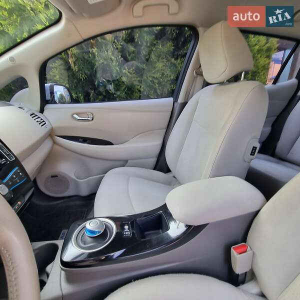Хетчбек Nissan Leaf 2015 в Кам'янському