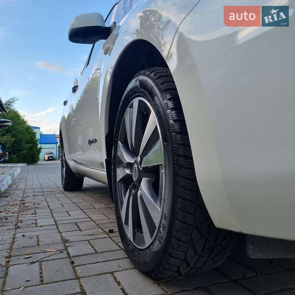 Хетчбек Nissan Leaf 2015 в Кам'янському