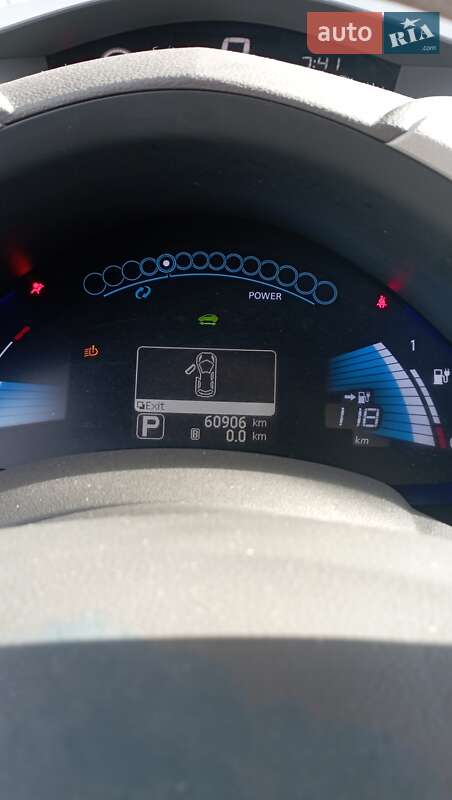 Хэтчбек Nissan Leaf 2011 в Сарнах