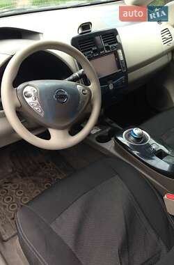 Хэтчбек Nissan Leaf 2011 в Сарнах