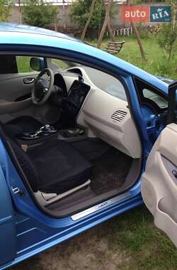 Хэтчбек Nissan Leaf 2011 в Сарнах