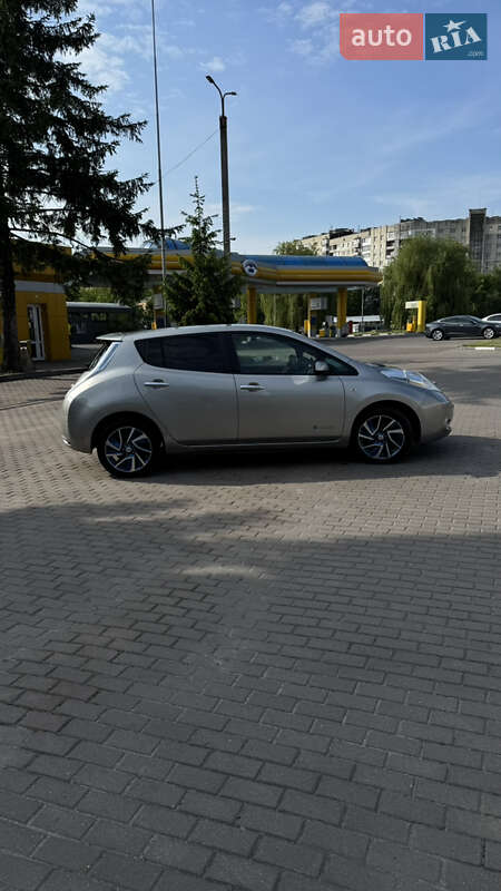 Хэтчбек Nissan Leaf 2015 в Ровно