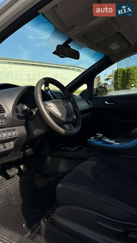 Хэтчбек Nissan Leaf 2015 в Ровно