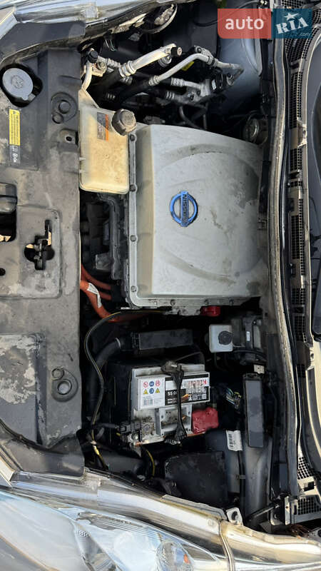 Хэтчбек Nissan Leaf 2015 в Ровно
