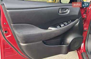 Хэтчбек Nissan Leaf 2014 в 