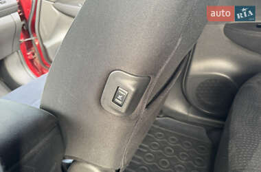 Хэтчбек Nissan Leaf 2014 в 