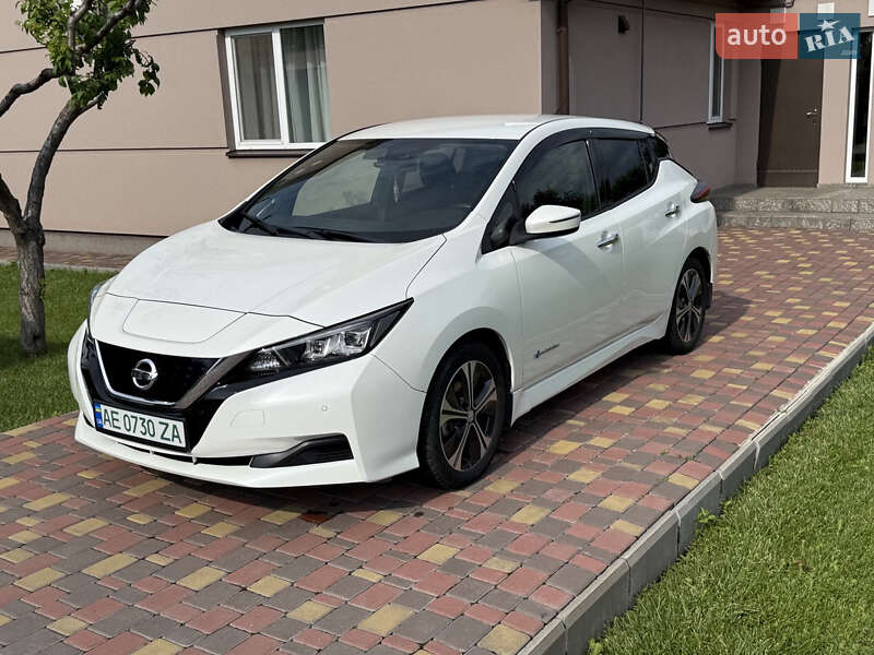 Хетчбек Nissan Leaf 2018 в Дніпрі