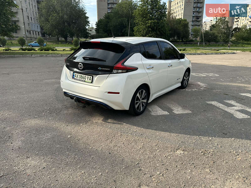 Хэтчбек Nissan Leaf 2018 в Лозовой