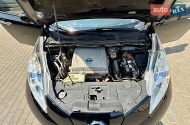 Хэтчбек Nissan Leaf 2014 в 