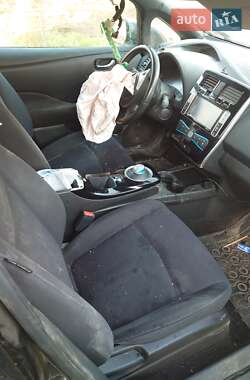 Хэтчбек Nissan Leaf 2014 в 