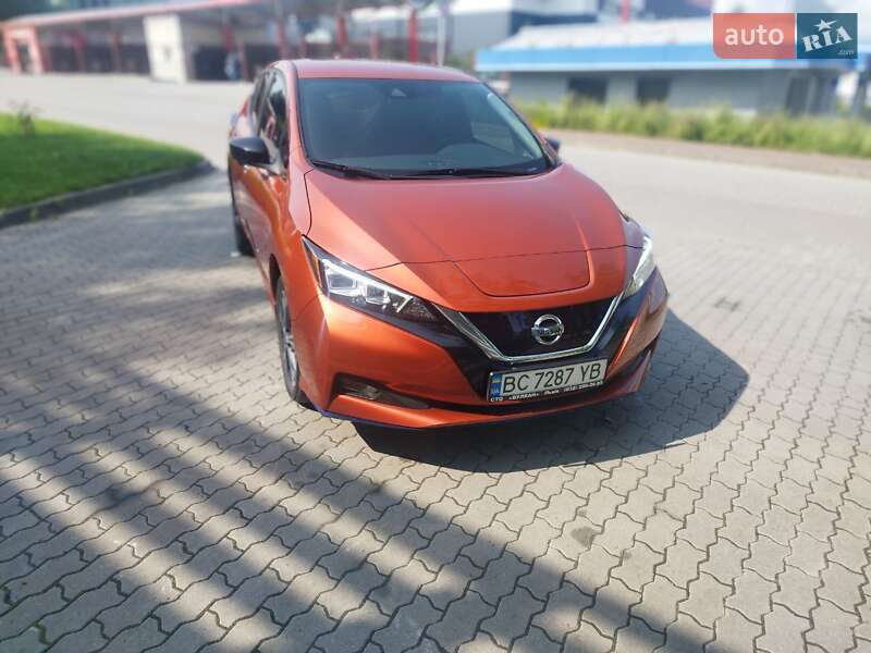 Хэтчбек Nissan Leaf 2022 в 