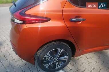 Хэтчбек Nissan Leaf 2022 в 