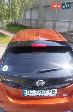 Хэтчбек Nissan Leaf 2022 в 
