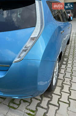 Хэтчбек Nissan Leaf 2012 в 