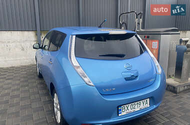 Хэтчбек Nissan Leaf 2012 в 