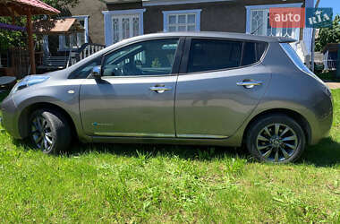 Хетчбек Nissan Leaf 2014 в 