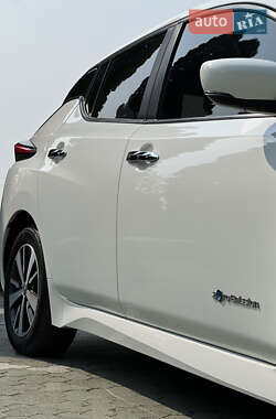 Хэтчбек Nissan Leaf 2018 в 