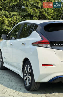 Хэтчбек Nissan Leaf 2018 в 