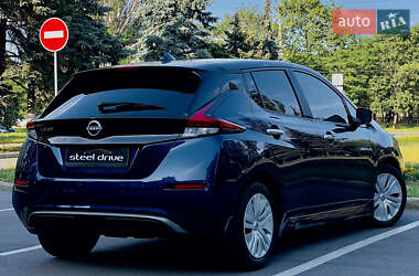 Хэтчбек Nissan Leaf 2022 в 